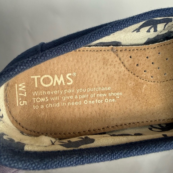 TOMS Hand-Painted Canvas Slip-Ons – One of a Kind Jungle Parrot Design – Signed - Picture 8 of 8